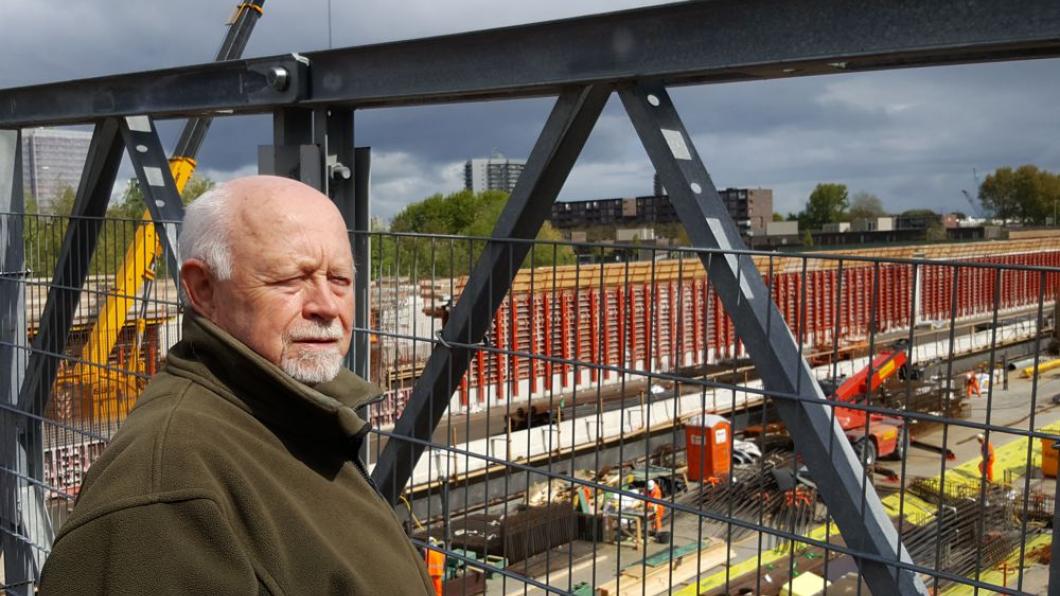 Leo Hovens bij werkzaamheden  tunnel Gaasperdammerweg